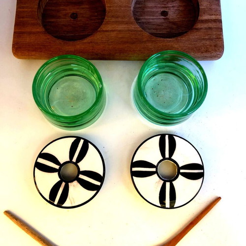 Pair of handmade sauce boats like new, wooden base and glass bowls