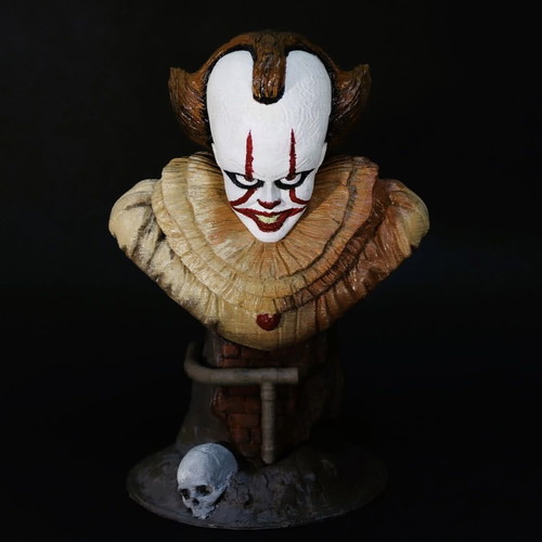 Pennywise figure new, 25 cm, painted and spray finished