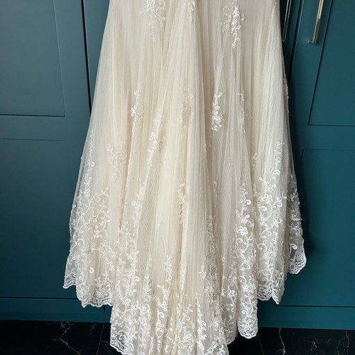 Pronovias wedding dress ivory color like new