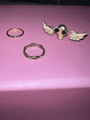 Set of 3 rings like new, gold and silver colors