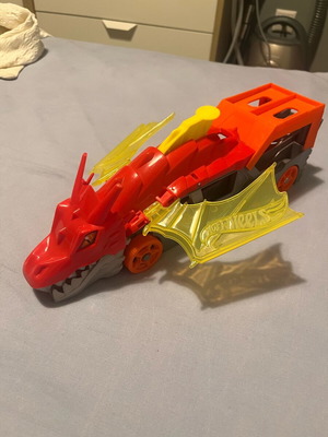 Hot Wheels Dragon Truck GTK42 like new