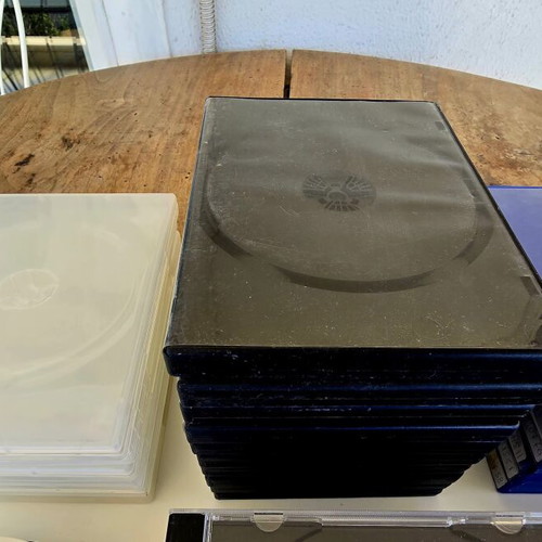 CD cases like new, pack of 750, various sizes and colors