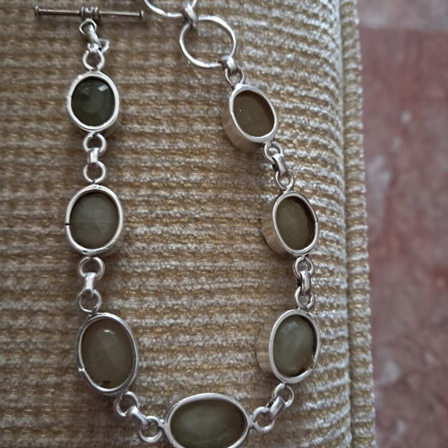 Silver bracelet with genuine green stones, like new