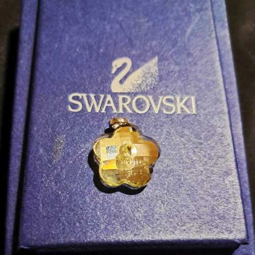 Swarovski charm like new, gold color