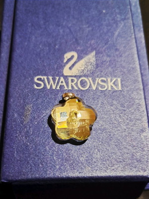 Swarovski charm like new, gold color