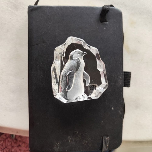 Mats Jonasson Crystal Sculpture Penguin like new