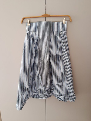 Access fashion skirt with belt and pockets, excellent condition