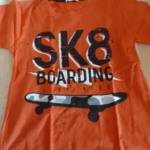 T-shirt orange for boy 10Y like new with skateboard print