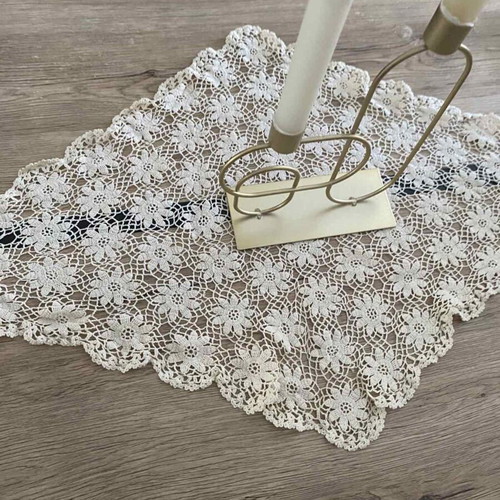Handmade rhombus-shaped table runner