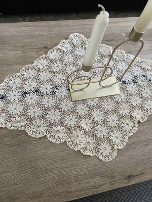 Handmade rhombus-shaped table runner
