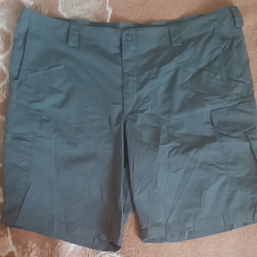 5.11 Tactical Bermuda Size 44 like new, green