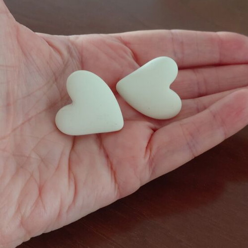 Heart earrings new, off-white color