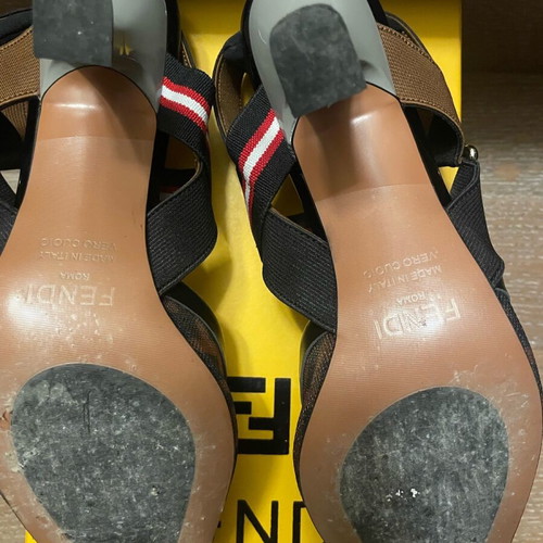Fendi Colibri pumps like new, size 40