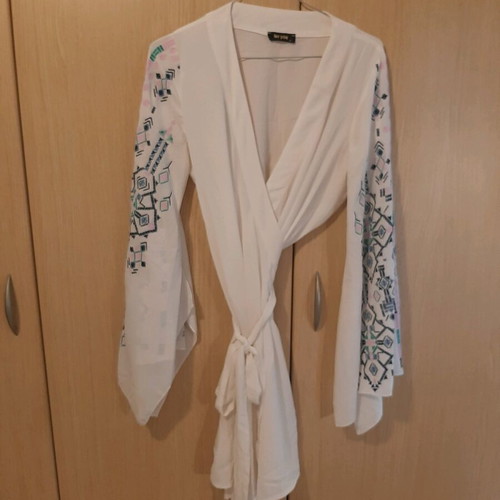 Be You kimono jacket like new, size Small with belt