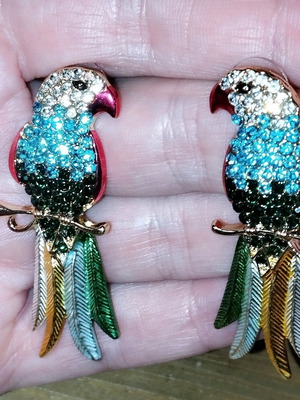 Paoagalloi stud earrings like new
