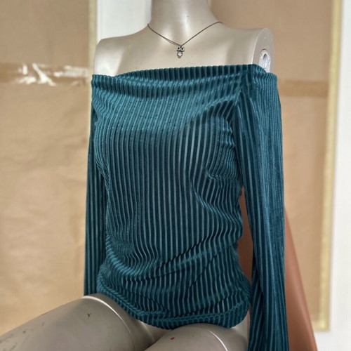 Green long-sleeve off-shoulder Wyldr blouse like new, size XS