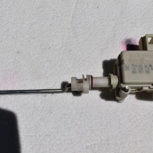 VW Golf 4 central locking relay for fuel cap opening used