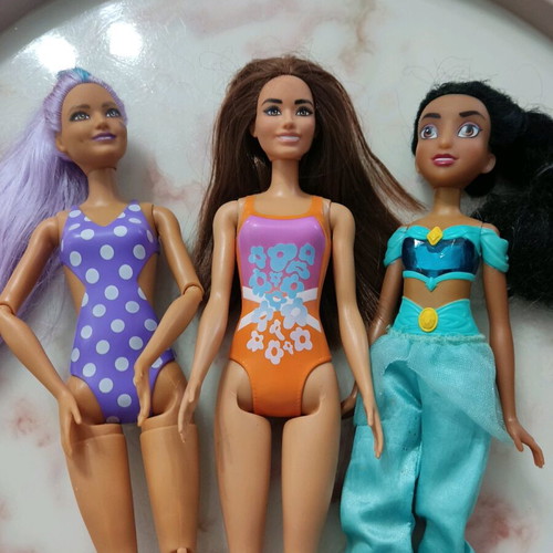 Barbie and Disney doll set like new