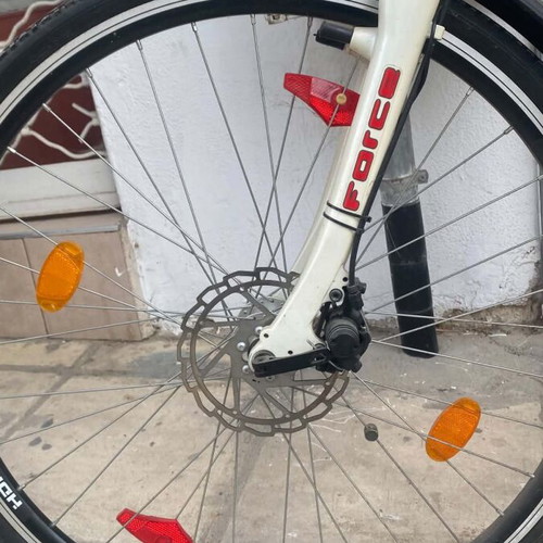 Trekking city bicycle like new, red, front suspension, disc brakes, men's
