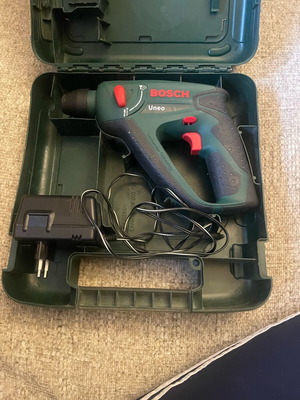 Uneo Bosch three-in-one tool like new with charger and case
