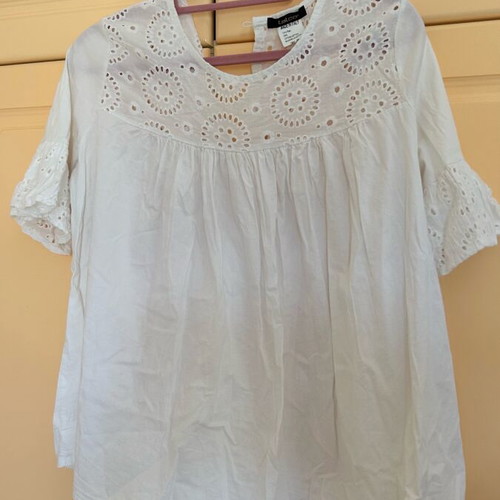 White blouse size M like new