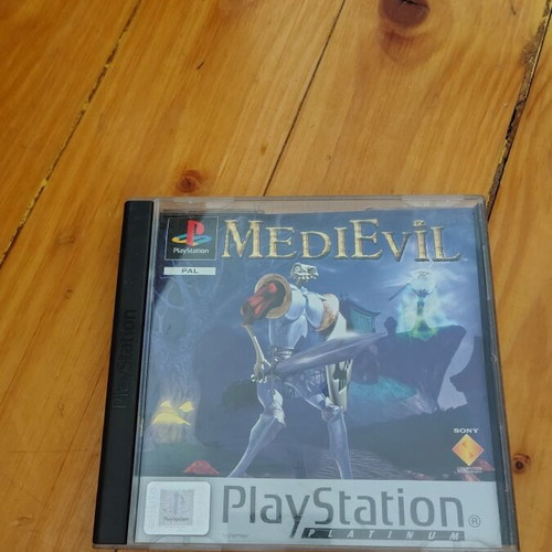 Medievil PlayStation PS1 game used, complete with manual