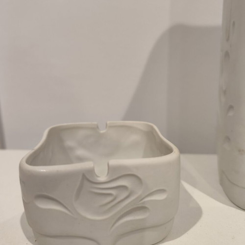 White ceramic vase with two square ashtrays, embossed design