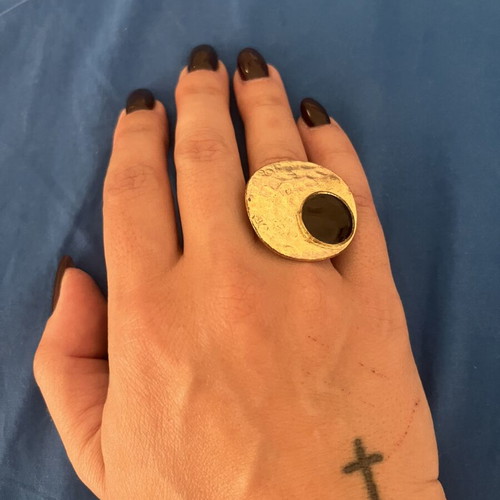 Ring adjustable size, like new, black and gold