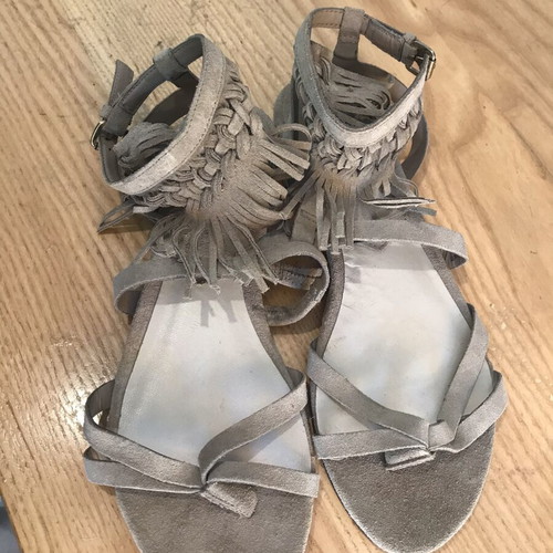 Mango flat suede sandals with fringes size 37 new beige gray