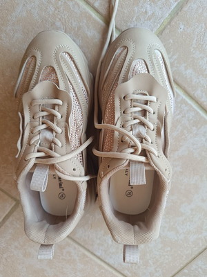 Renato Garini sneakers size 37 beige with rose gold studs like new