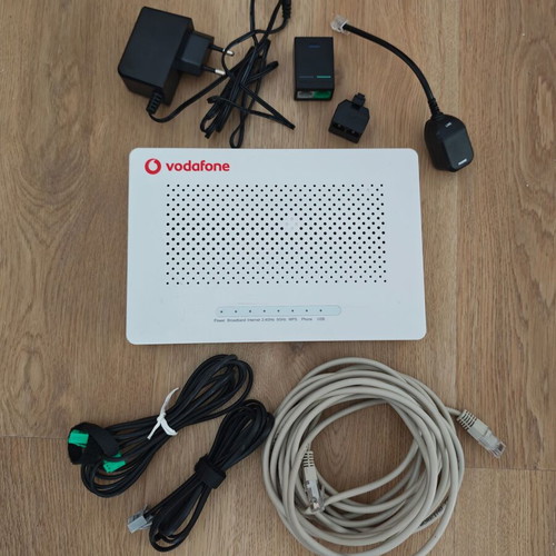 ZTE ZXHN H267A router like new with 4m ethernet cable