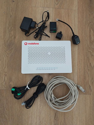 ZTE ZXHN H267A router like new with 4m ethernet cable
