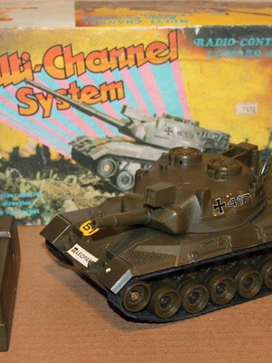 Radio Controlled Leopard A2 Tank used, missing remote antenna