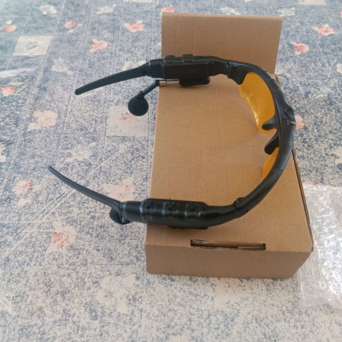 Wireless sunglasses new with Bluetooth, headphones and microphone