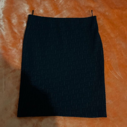 Pink Woman fitted skirt size Medium black like new