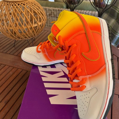 Nike Dunk High SB Sweet Tooth new, size 43, multicolor orange