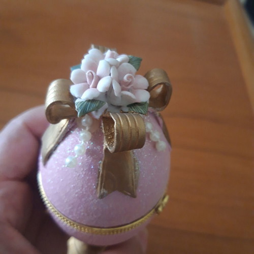 Decorative egg with roses like new