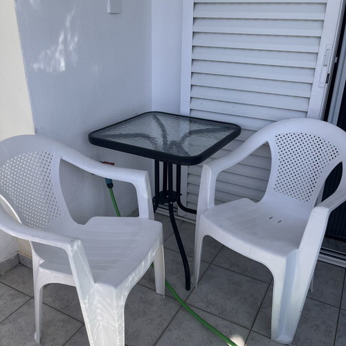 Outdoor table with chairs like new, set of 3