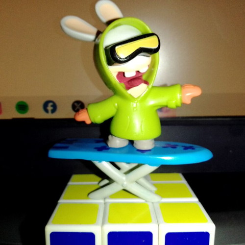 Rabbids Invasion figures set of 5 like new with extras