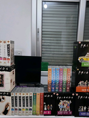 Friends VHS σετ μεταχειρισμένο, 60 κασέτες κωμική σειρά