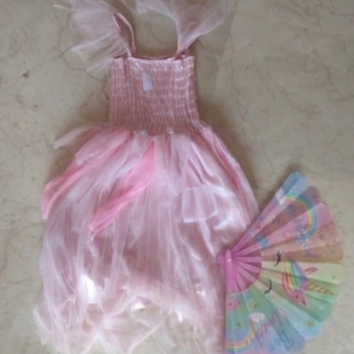 Princess carnival costume size 5-6 years used with fan accessory