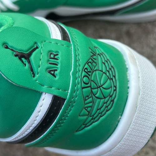 Nike Air Jordan 1 Low Pine Green new sneakers size 43-44.5