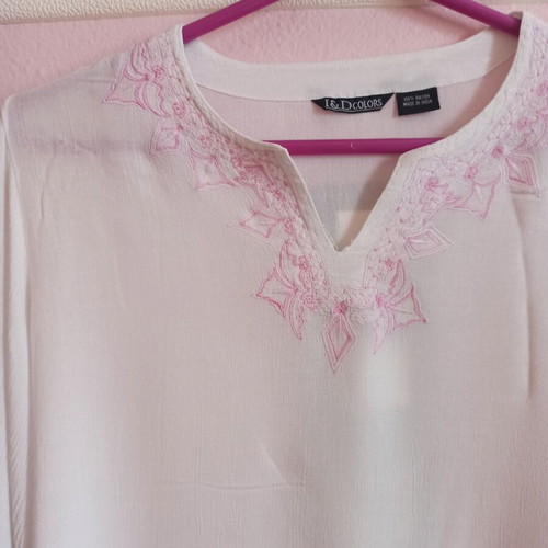 White women's blouse one size like new with bell sleeves