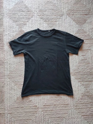 Admiral Black T-shirt Size M like new
