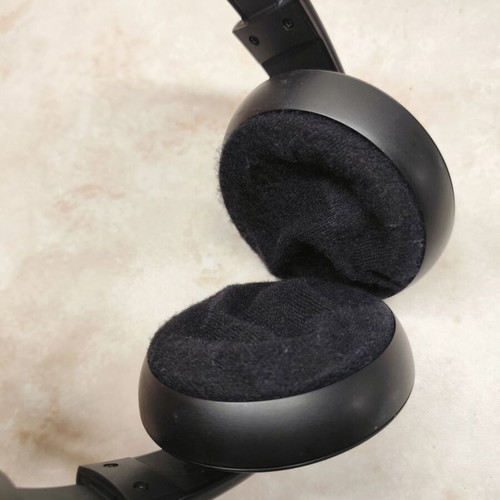 Sennheiser HD 465 headphones used for parts, right earphone working