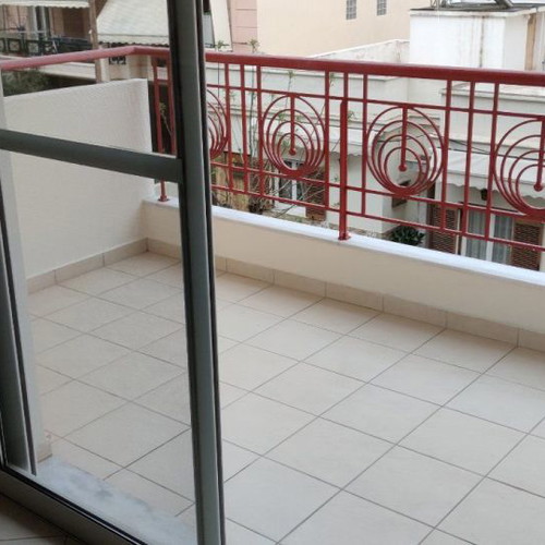 Διαμέρισμα 63 τ.μ. β' ορόφου με 2 υπνοδωμάτια, 2 μπάνια, πάρκινγκ και αποθήκη