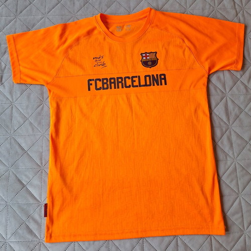 Barcelona FC officially t-shirt Boys Size XL