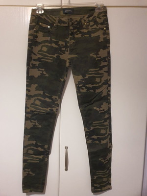 Camouflage pants like new, size XL 42 14, multicolor green