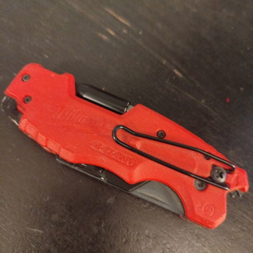 Milwaukee Fastback utility knife
