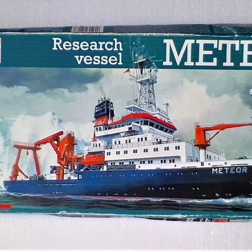 Revell 05208 Meteor 1 300 German Research Vessel Model like new